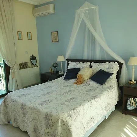 Villa B&B לינה וארוחת בוקר קיירניה