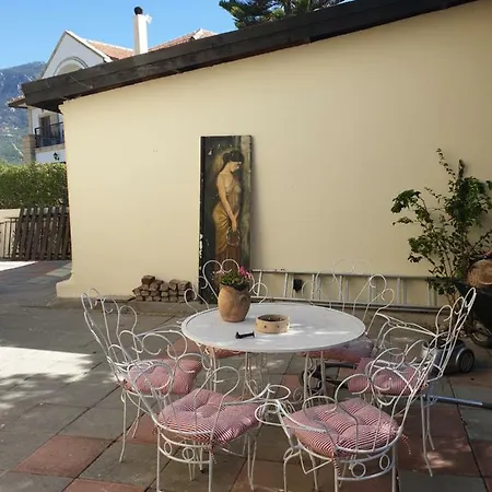 Villa B&B לינה וארוחת בוקר