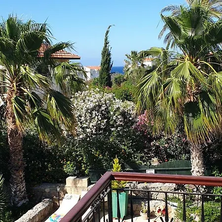 Villa B&B * 凯里尼亚